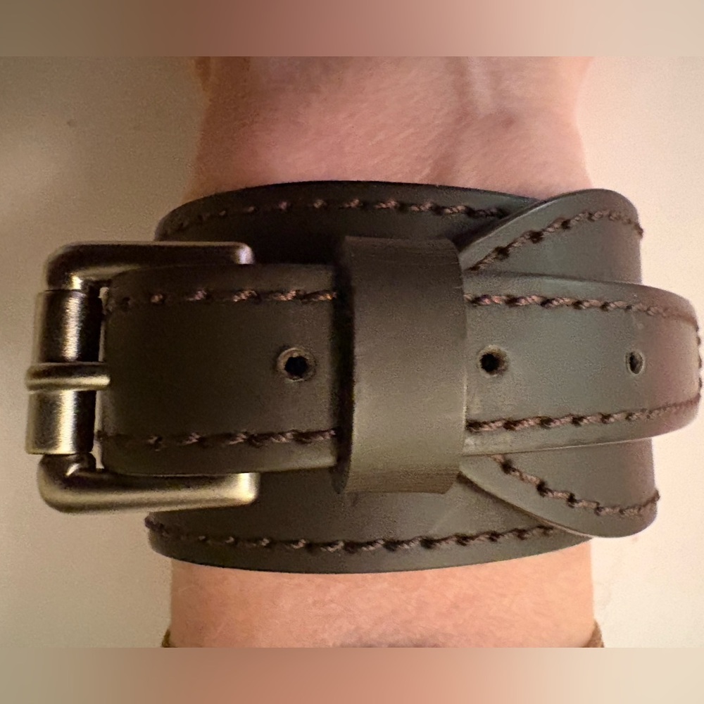 Louis Vuitton Monogram Glacé Leather Cuff Bracelet | June 2002 France | COA - Picture 3 of 11